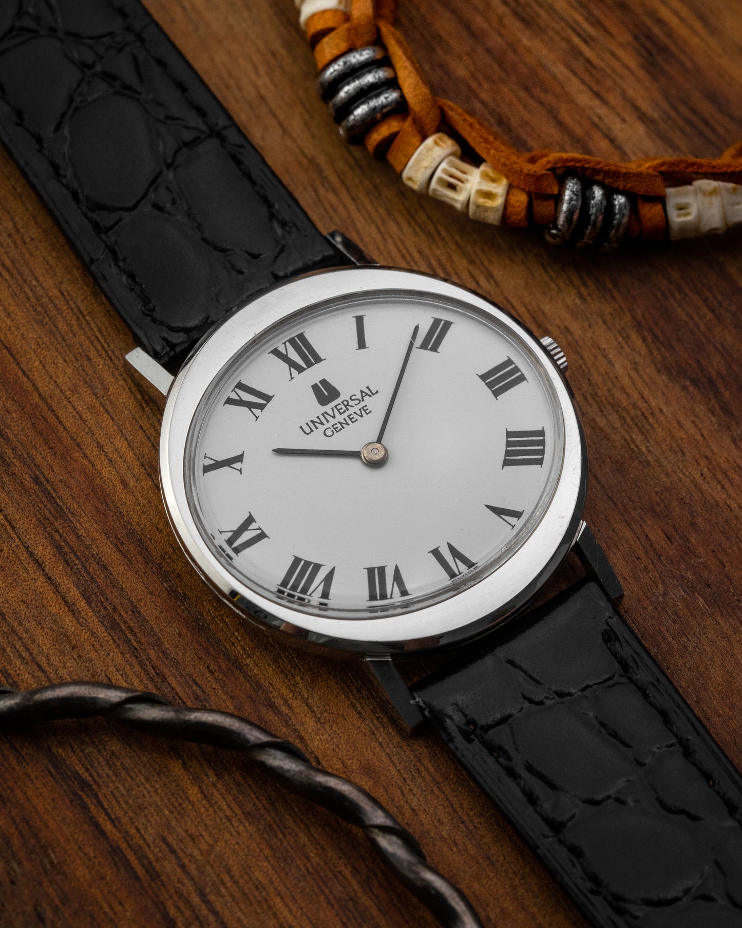 Universal Geneve Oval Roman dial Ref. 842124 (Cal. 1-42)