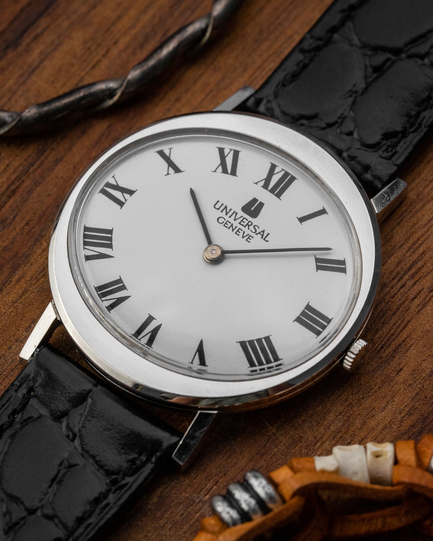 Universal Geneve Oval Roman dial Ref. 842124 (Cal. 1-42)