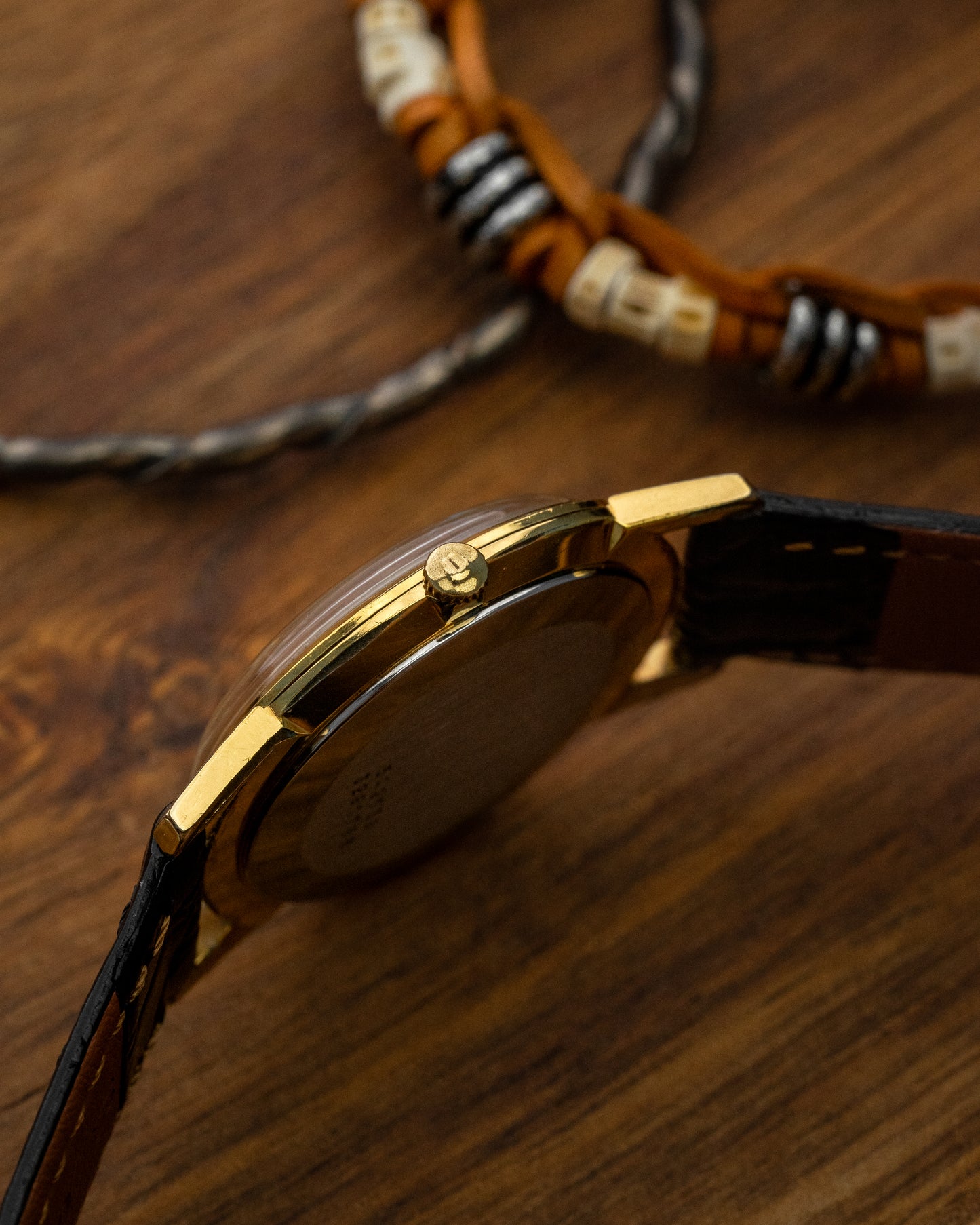 Universal Geneve Birch dial Gold Ref. 542136 (Cal. 1-42)