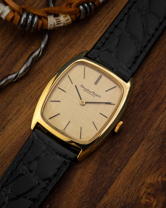 IWC Tonneau Linen dial Gold Ref. 2582 (Cal. 423)