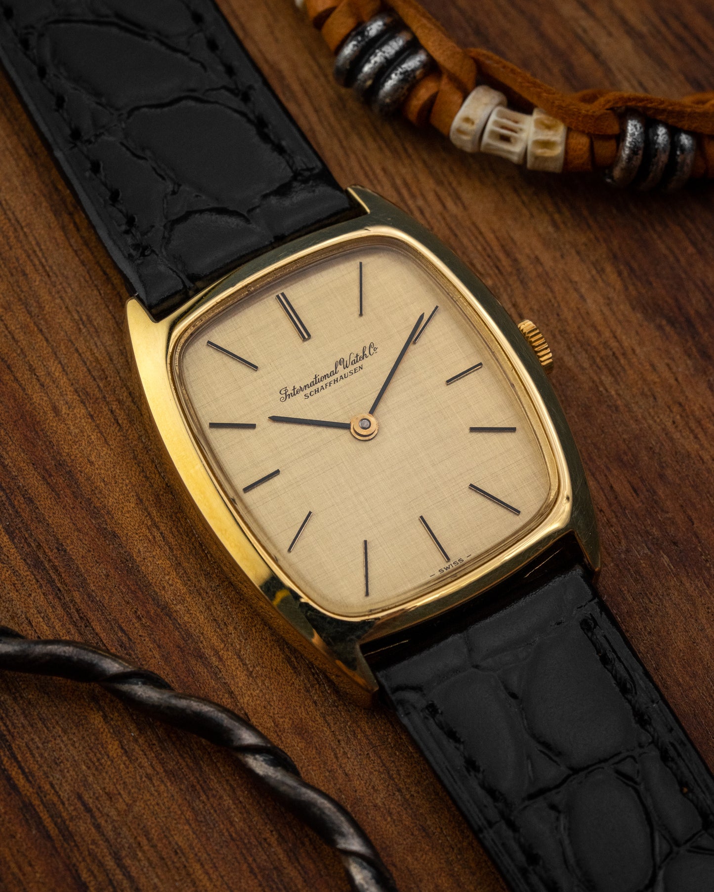 IWC Tonneau Linen dial Gold Ref. 2582 (Cal. 423)