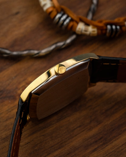IWC Tonneau Linen dial Gold Ref. 2582 (Cal. 423)