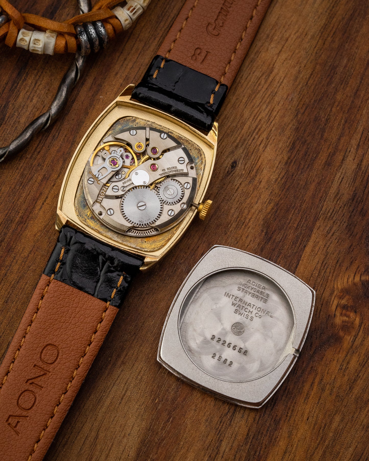 IWC Tonneau Linen dial Gold Ref. 2582 (Cal. 423)
