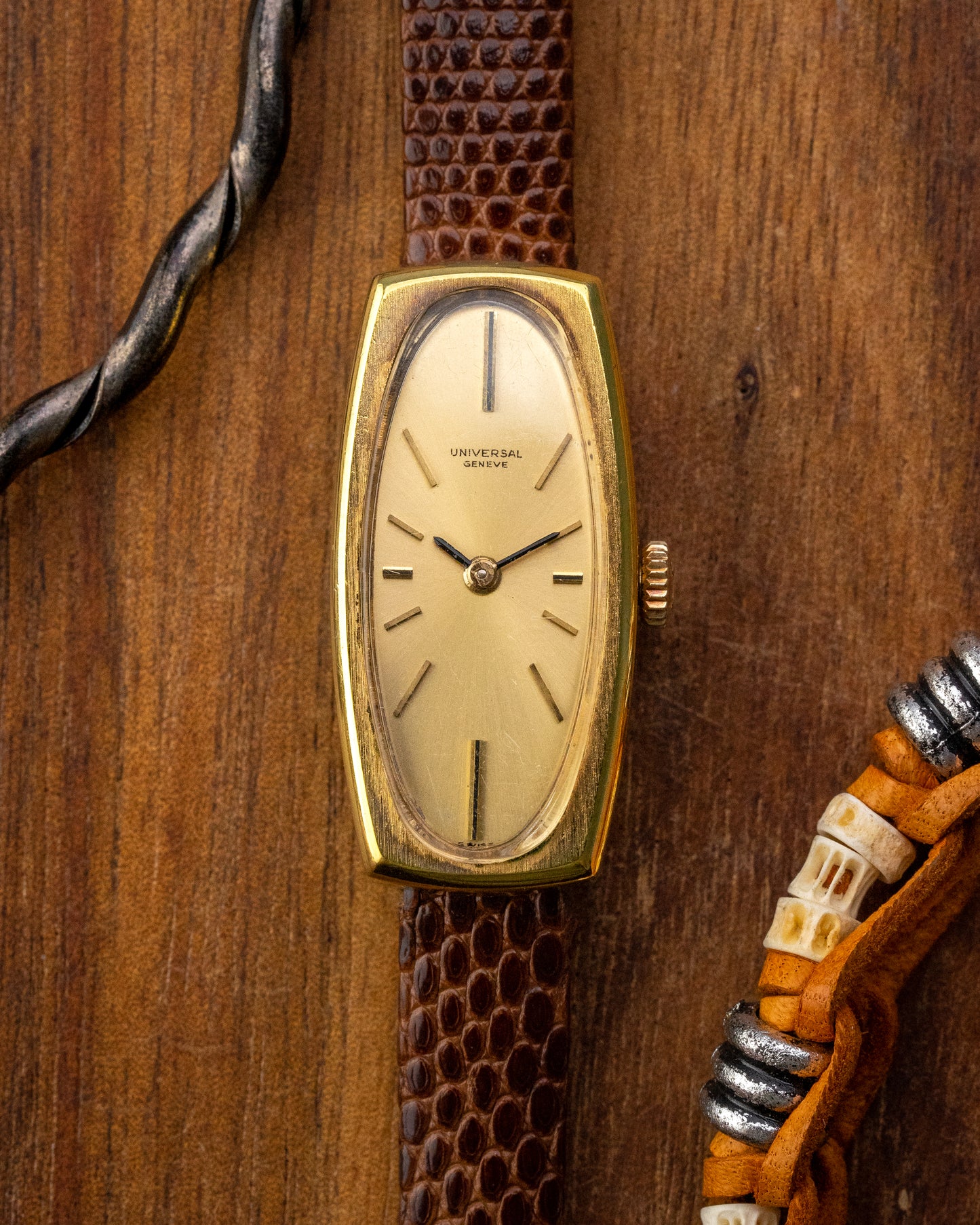 Universal Geneve Rectangular Oval dial Gold Ref. 510610 (Cal. 10)