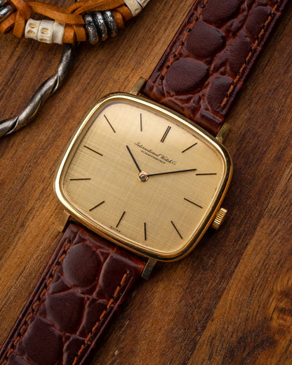 IWC "Square TV" Linen dial Gold Ref. 2583 (Cal. 403)
