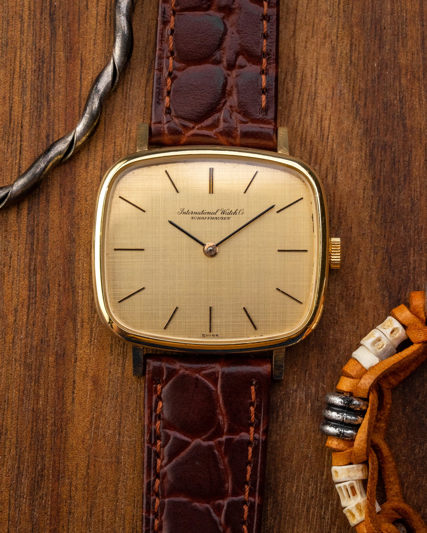 IWC "Square TV" Linen dial Gold Ref. 2583 (Cal. 403)