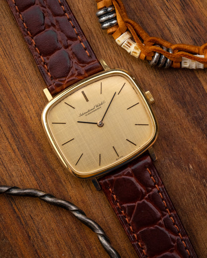 IWC "Square TV" Linen dial Gold Ref. 2583 (Cal. 403)