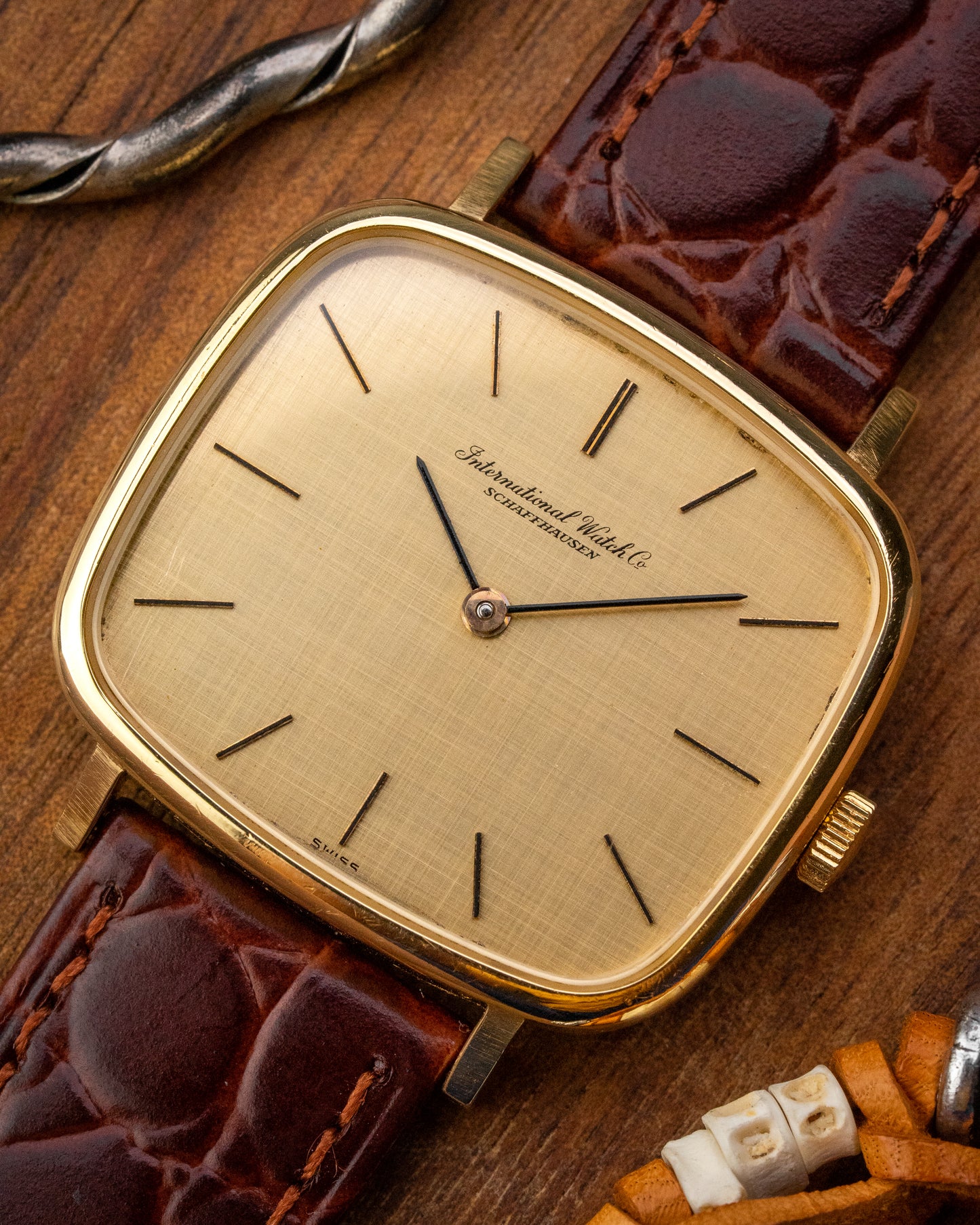 IWC "Square TV" Linen dial Gold Ref. 2583 (Cal. 403)