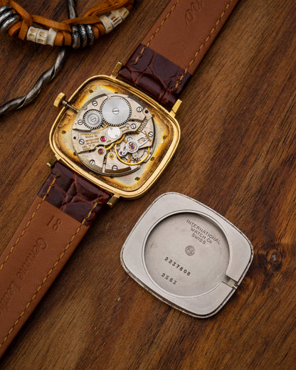 IWC "Square TV" Linen dial Gold Ref. 2583 (Cal. 403)