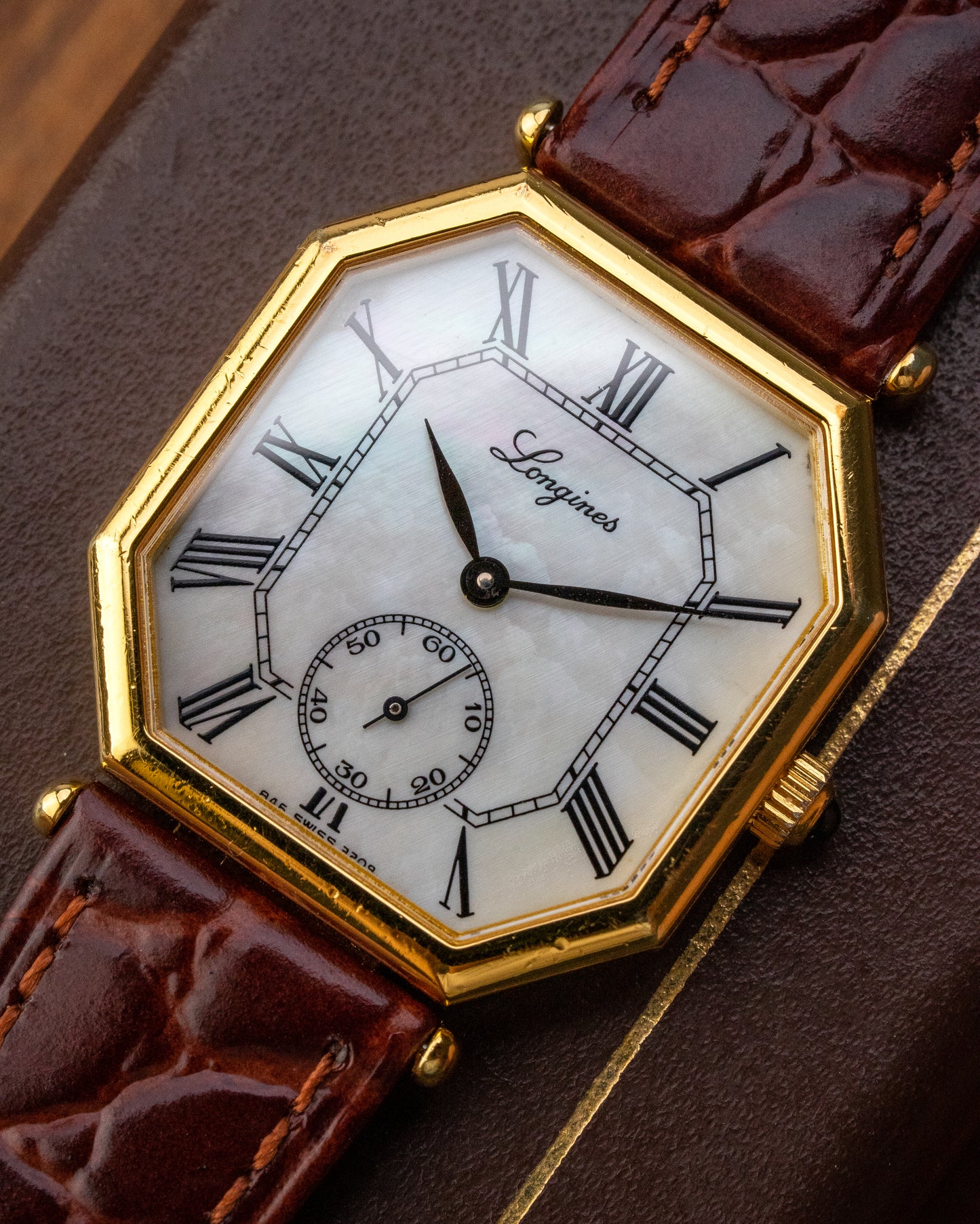 Longines Octagonal 'Mother-of-Pearl' dial Gold Ref. 3209 (Cal. 846.4)