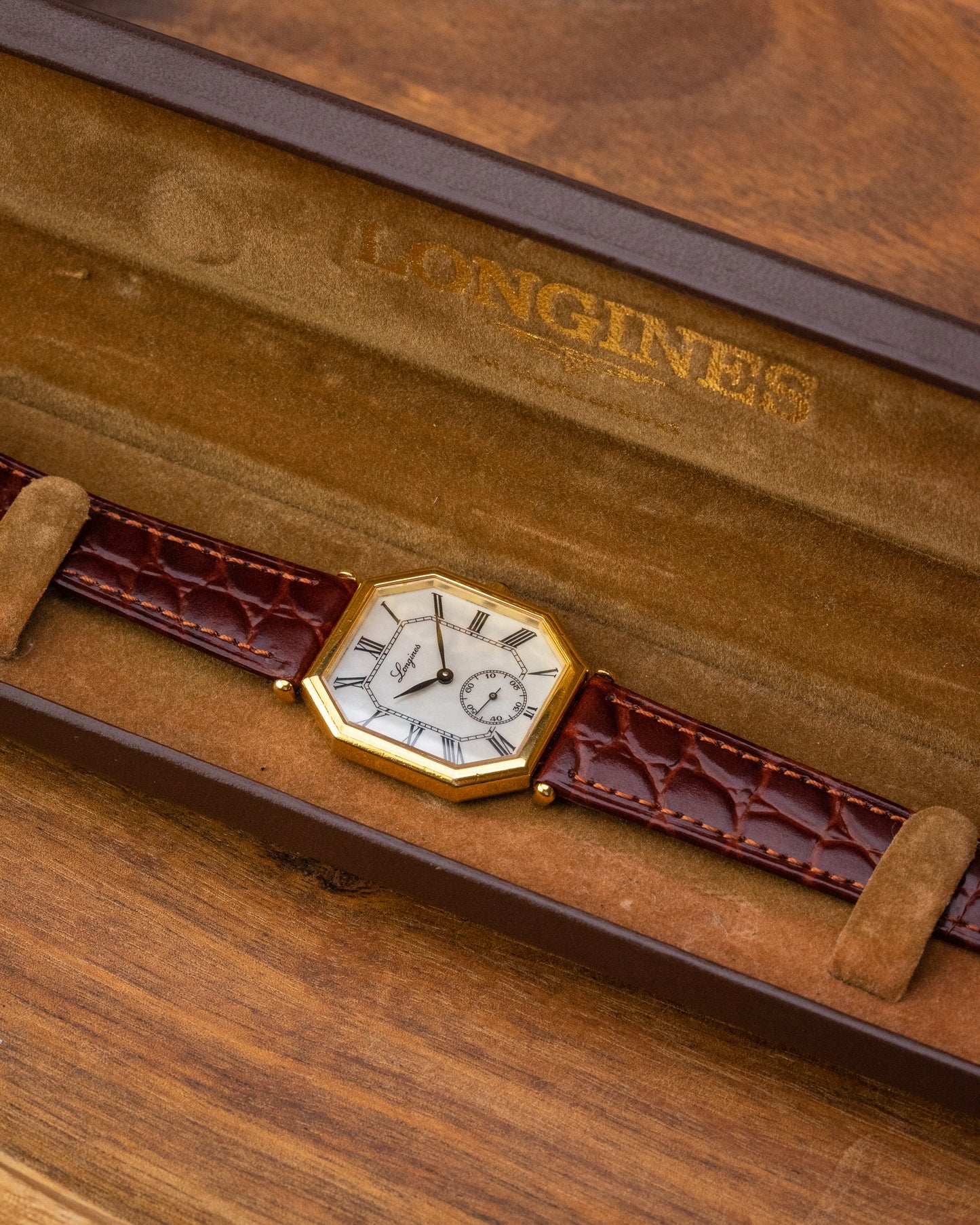 Longines Octagonal 'Mother-of-Pearl' dial Gold Ref. 3209 (Cal. 846.4)