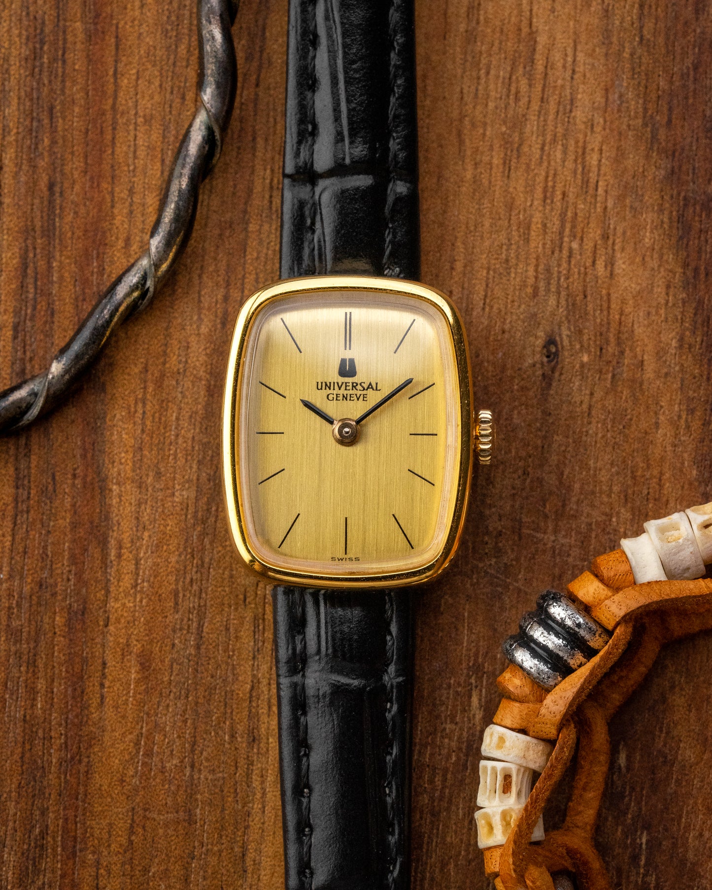 Universal Geneve Rectangular Cushion Gold Ladies Ref. 510612 (Cal. 10)
