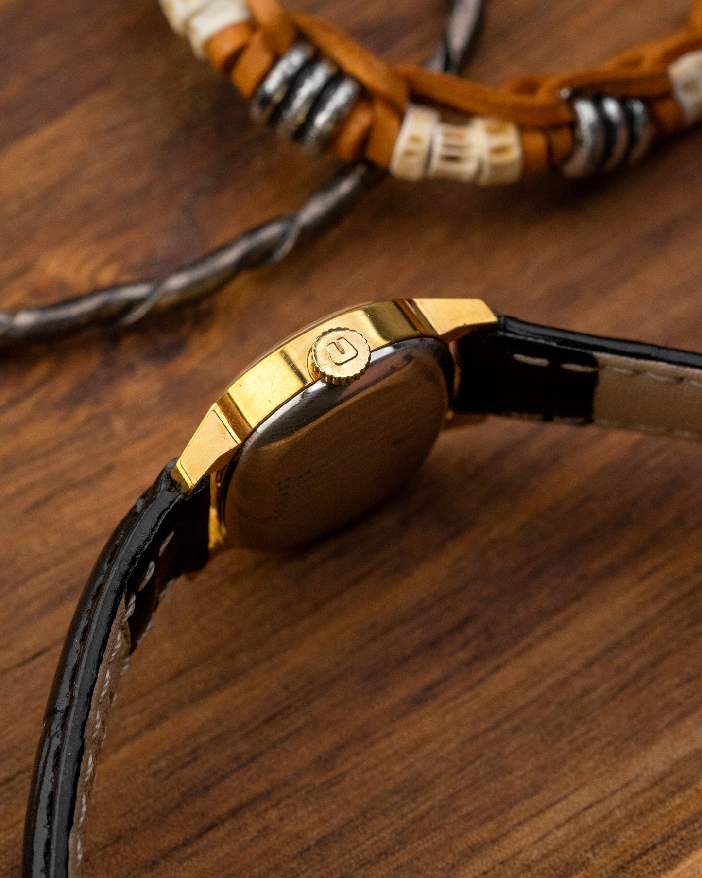 Universal Geneve Oval Gold Ladies Ref. 511613 (Cal. 11)