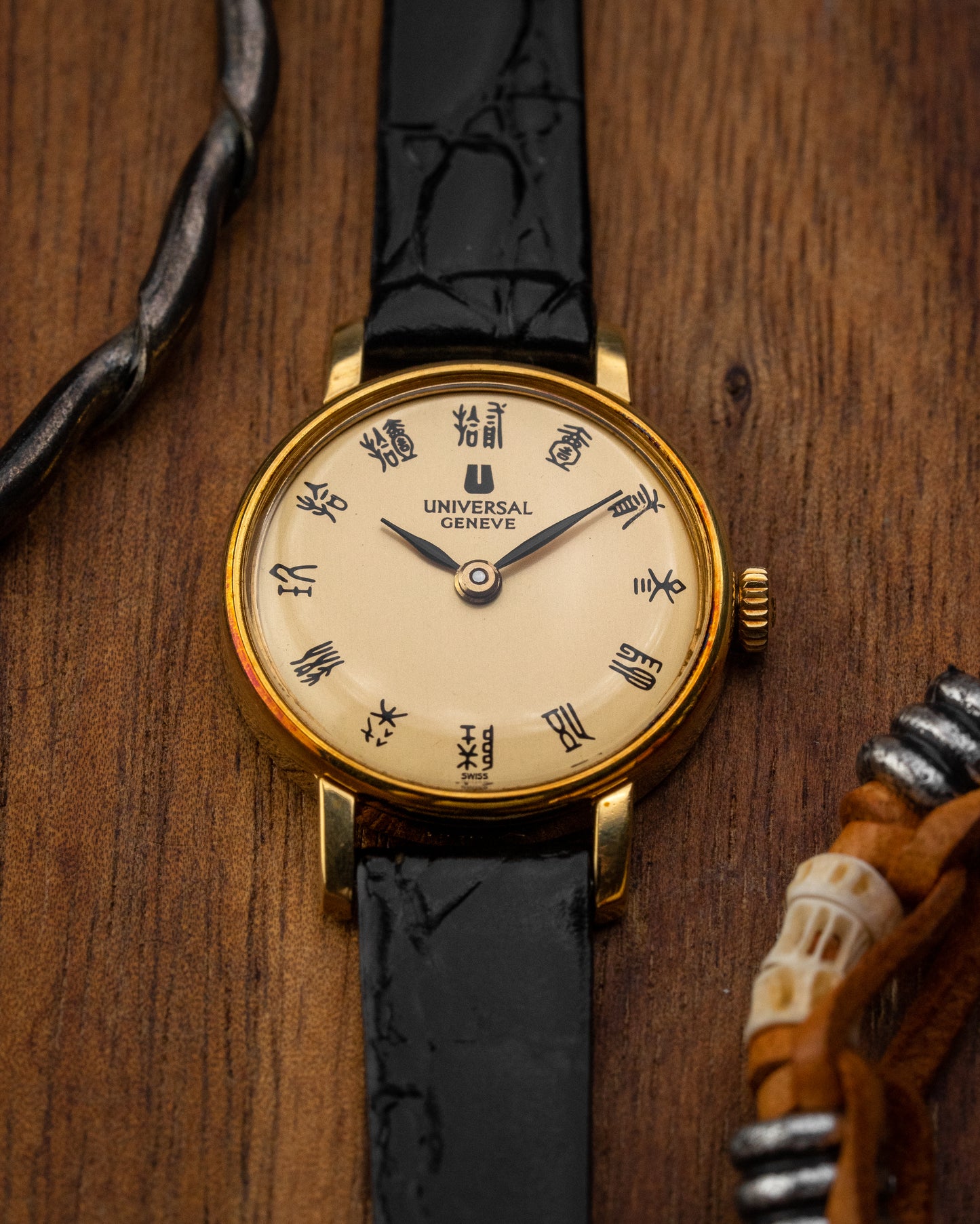 Universal Geneve Seal Script dial Mini Gold Ref. 542605 (Cal. 1-42)