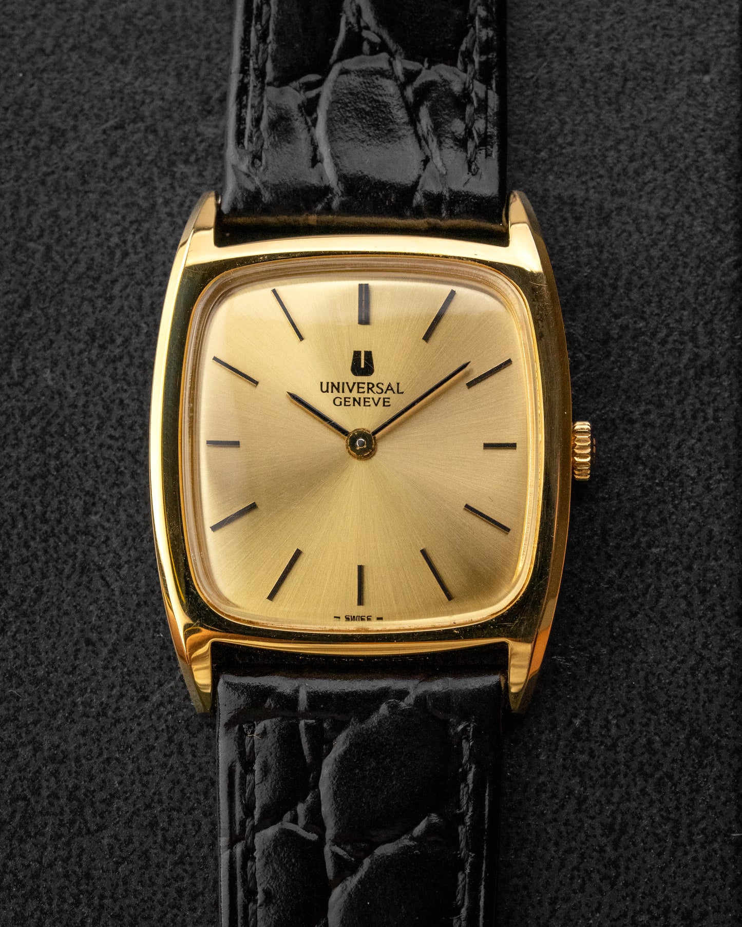 Universal Geneve “Square-TV” Gold Ref. 542114 (Cal. 1-42)