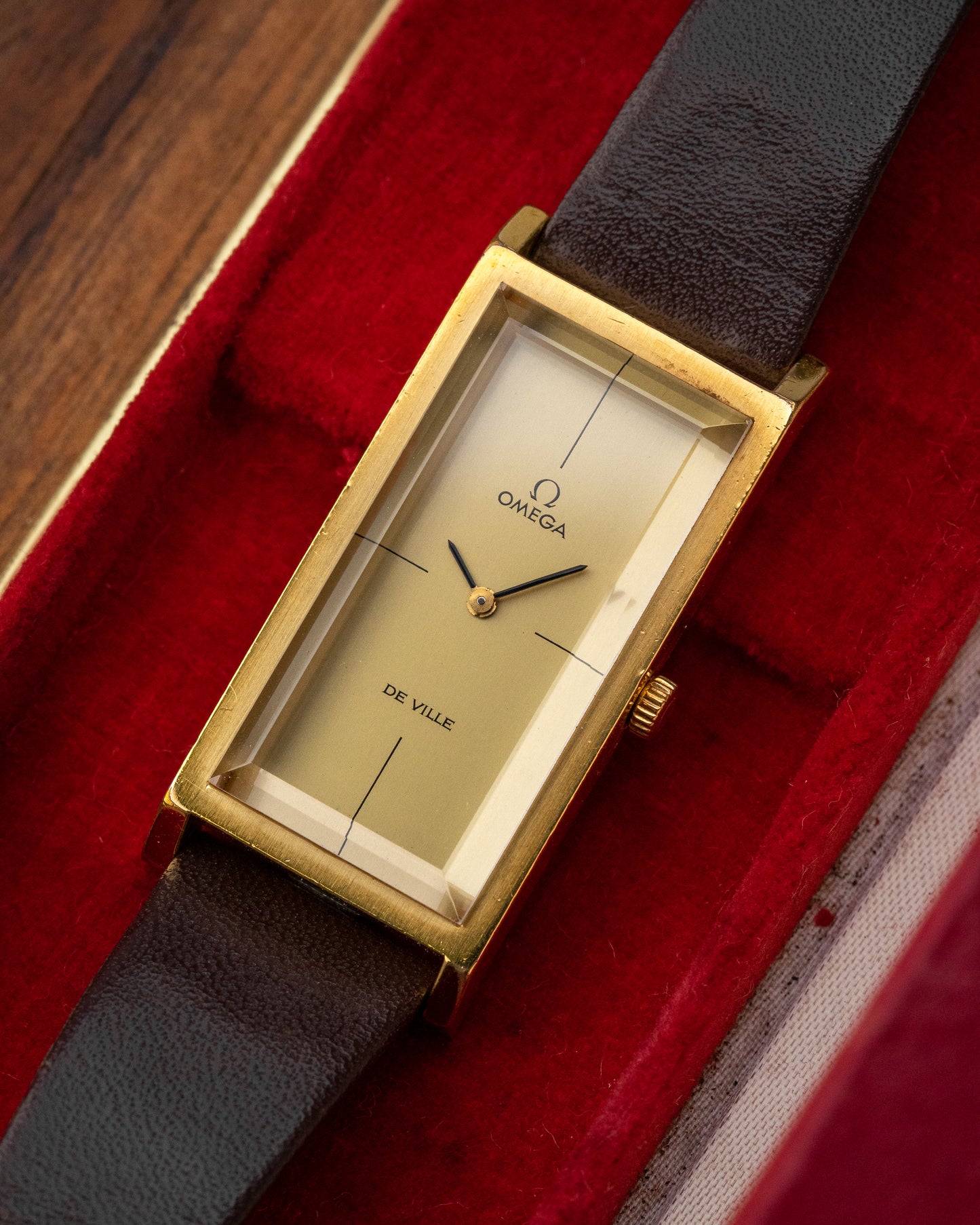 Omega De Ville "Elongated Verticale" Emerald Andrew Grima Ref. 5110377 (Cal. 625)