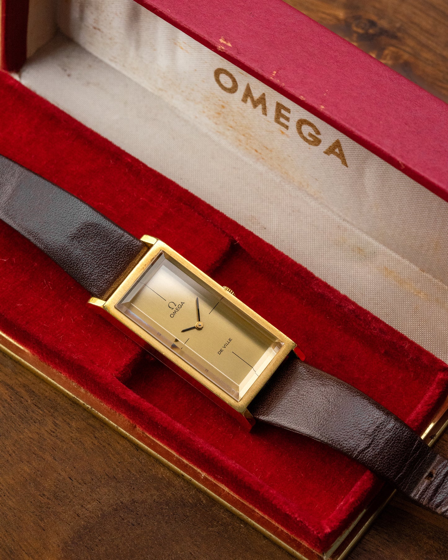 Omega De Ville "Elongated Verticale" Emerald Andrew Grima Ref. 5110377 (Cal. 625)